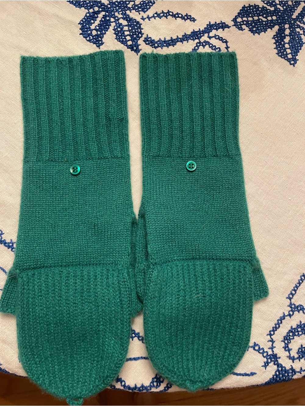 White and Warren cashmere gloves